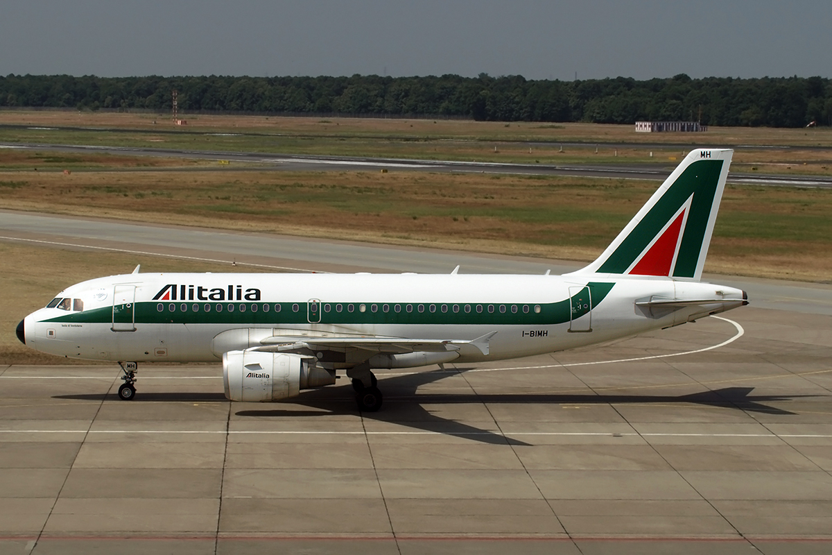 A319-112 Alitalia I-BIMH Berlin_Tegel May_31_2008