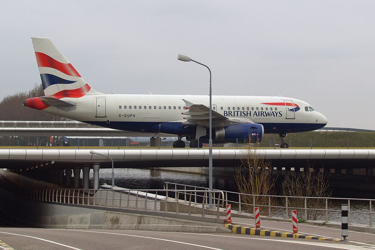 A319-131 British Airways G-EUPV Amsterdam Schiphol April_20_2006