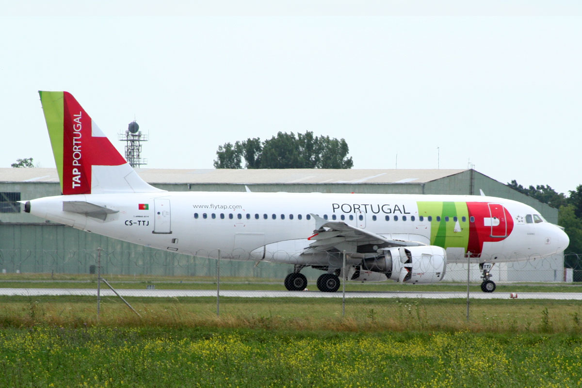 A319-111 TAP Air Portugal CS-TTJ Zagreb_Pleso June_7_2009