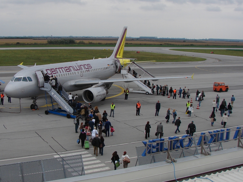 A319-112 Germanwings D-AKNP Osijek_Klisa September_20_2008