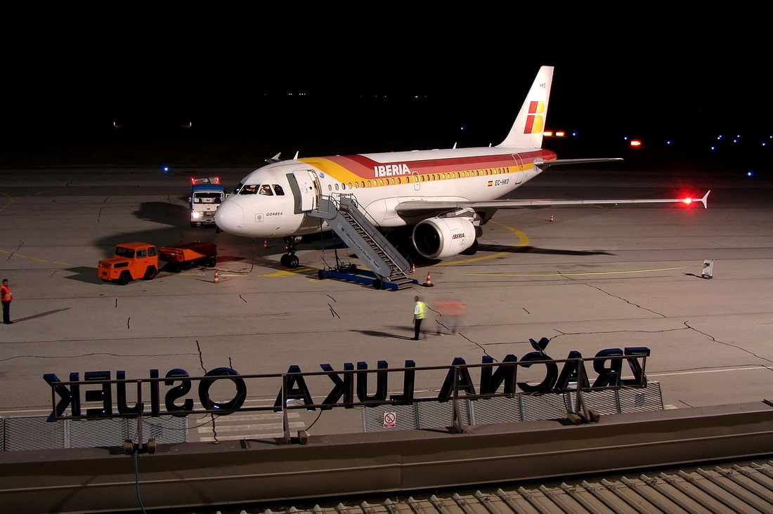 A319-111 Iberia EC-HKO Osijek_Klisa (OSI/LDOS) October_04_2011