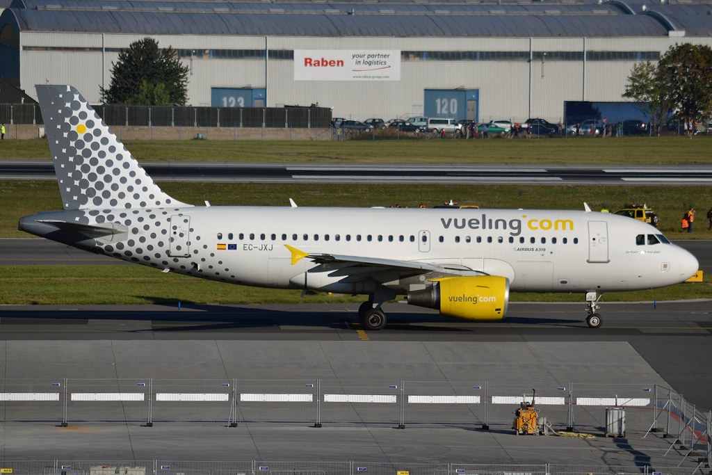 A319-111 Vueling Airlines EC-JXJ Prague_Ruzyne (PRG/LKPR) October_2_2011