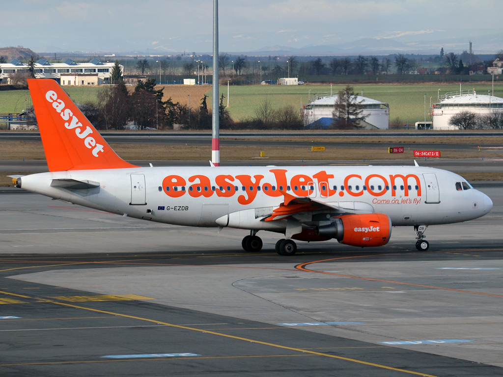 A319-111 EasyJet Airline G-EZDB Prague_Ruzyne (PRG/LKPR) January_15_2012