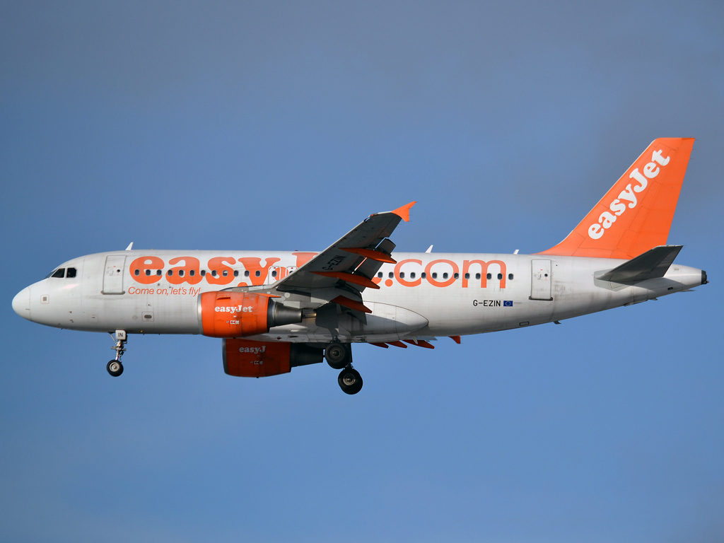 A319-111 EasyJet G-EZIN Prague_Ruzyne (PRG/LKPR) December_16_2012