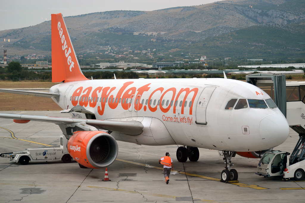 A319-111 EasyJet G-EZAJ Split_Resnik (SPU/LDSP) August_20_2013