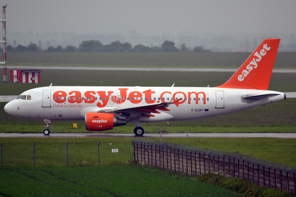 A319-111 EasyJet G-EZBY Prague_Ruzyne (PRG/LKPR) June_01_2013