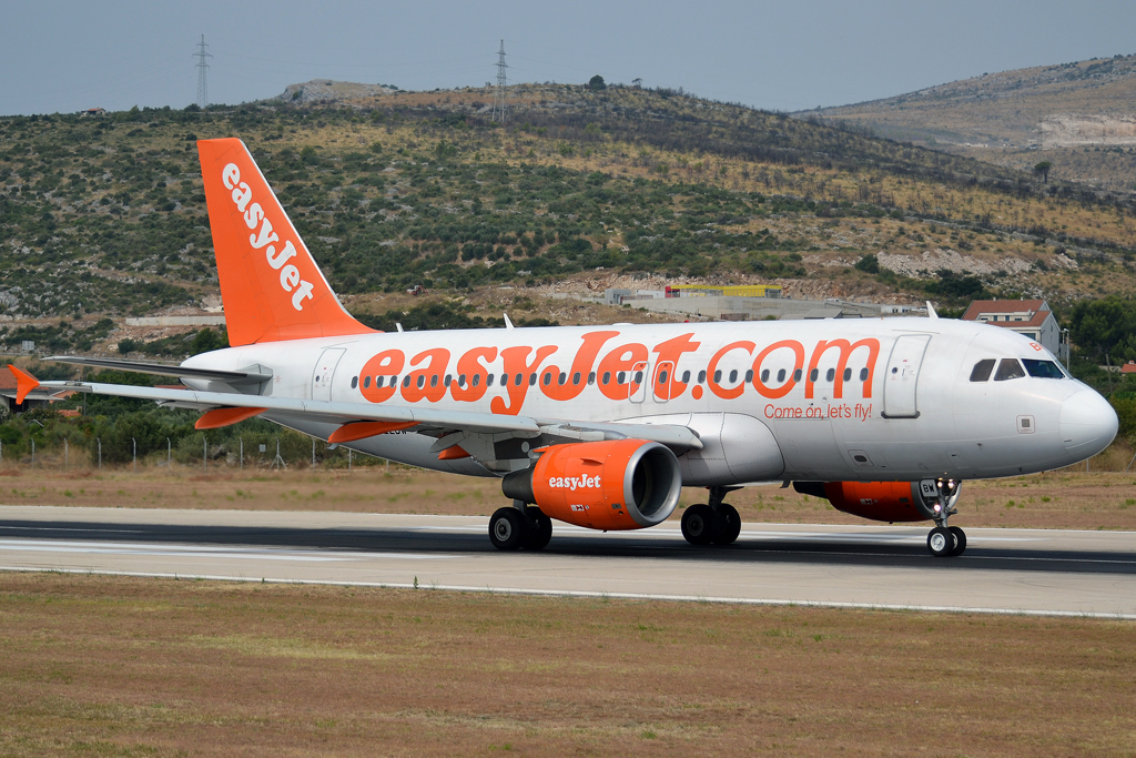 A319-111 EasyJet Airline G-EZBW Split_Resnik (SPU/LDSP) August_10_2013