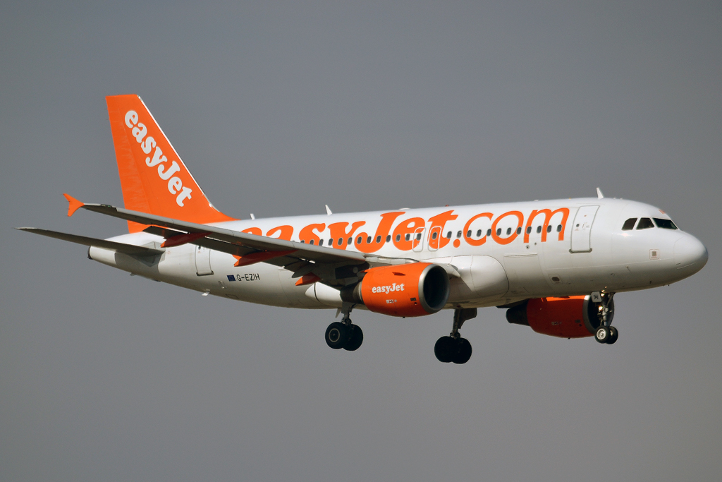 A319-111 EasyJet G-EZIH Prague_Ruzyne (PRG/LKPR) March_24_2013