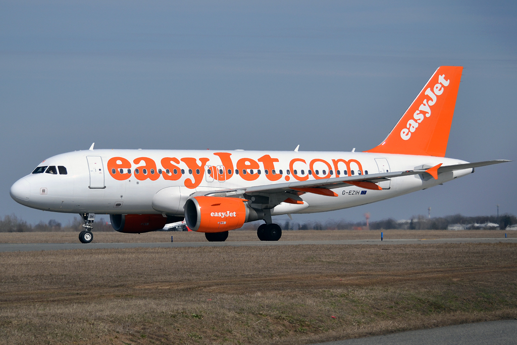 A319-111 EasyJet G-EZIH Prague_Ruzyne (PRG/LKPR) March_24_2013