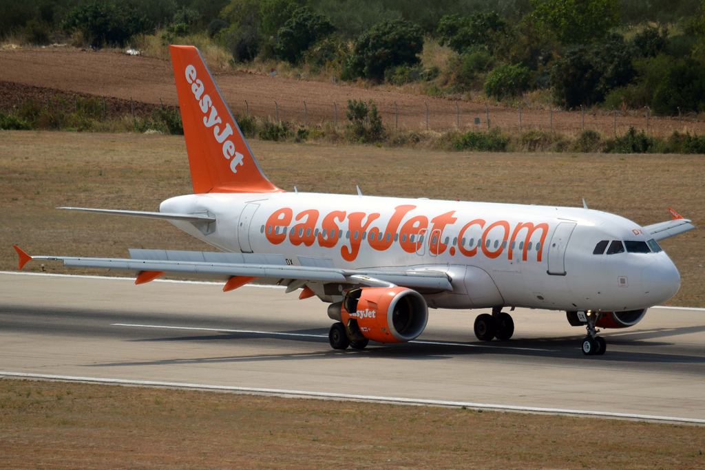 A319-111 EasyJet Airline G-EZDX Split_Resnik (SPU/LDSP) August_10_2013