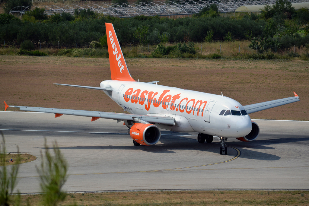 A319-111 EasyJet Airline G-EZDX Split_Resnik (SPU/LDSP) August_10_2013