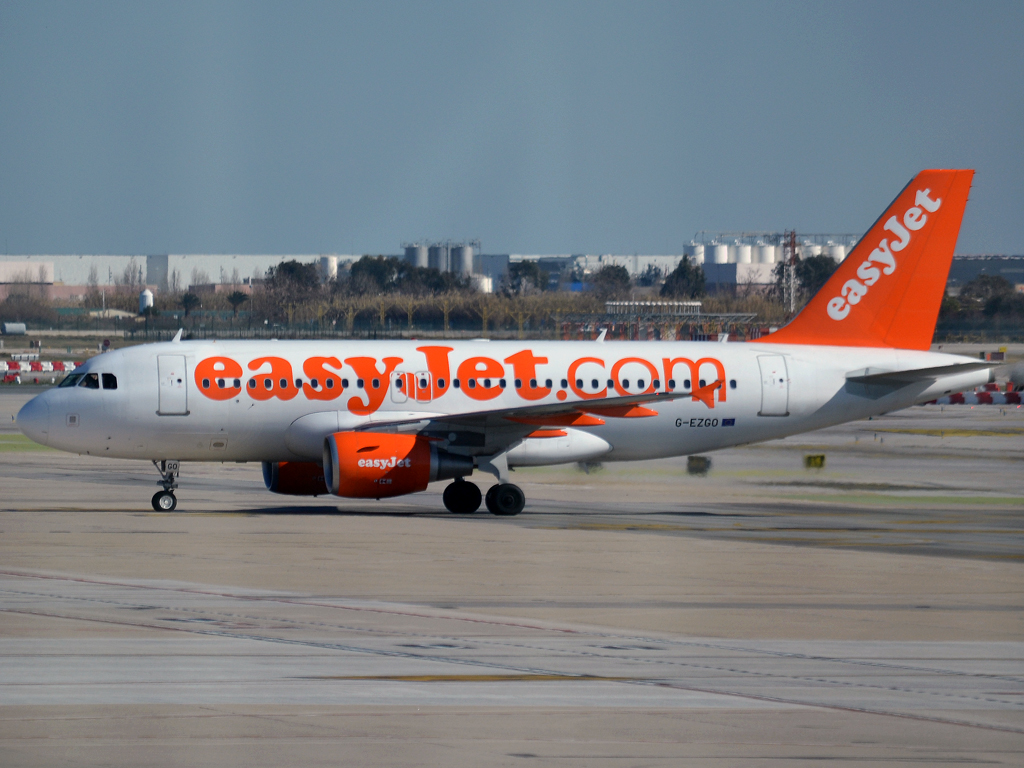 A319-111 EasyJet Airline G-EZGO Barcelona (BCN/LEBL) February_07_2012