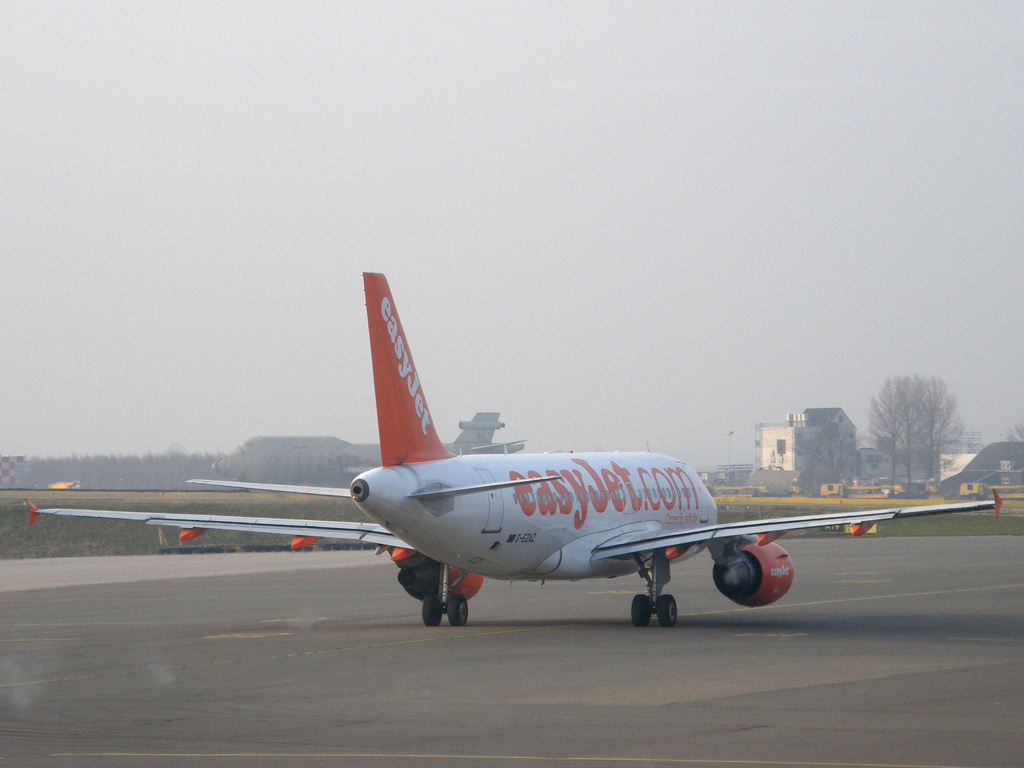 A319-111 EasyJet Airline G-EZAZ Amsterdam_Schiphol March_16_2011