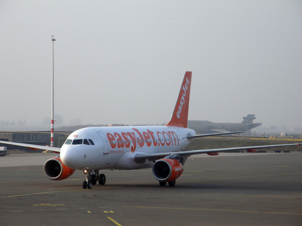 A319-111 EasyJet Airline G-EZBN Amsterdam_Schiphol March_16_2011