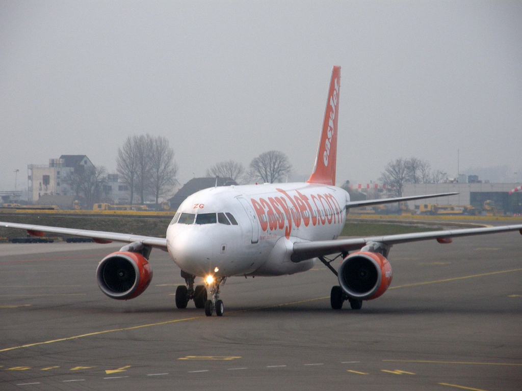 A319-111 EasyJet Switzerland HB-JZG Amsterdam_Schiphol March_16_2011