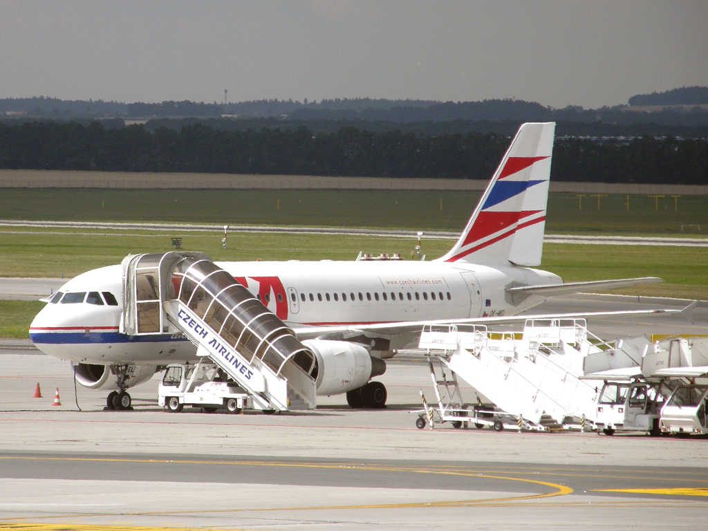 A319-112 CSA Czech Airlines OK-MEL Prague_Ruzyne (PRG/LKPR) July_28_2010