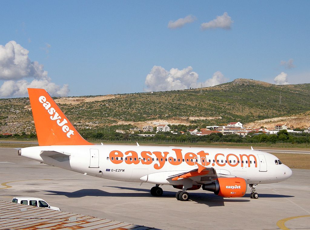 A319-111 EasyJet Airline G-EZFM Split_Resnik (SPU/LDSP) August_7_2010