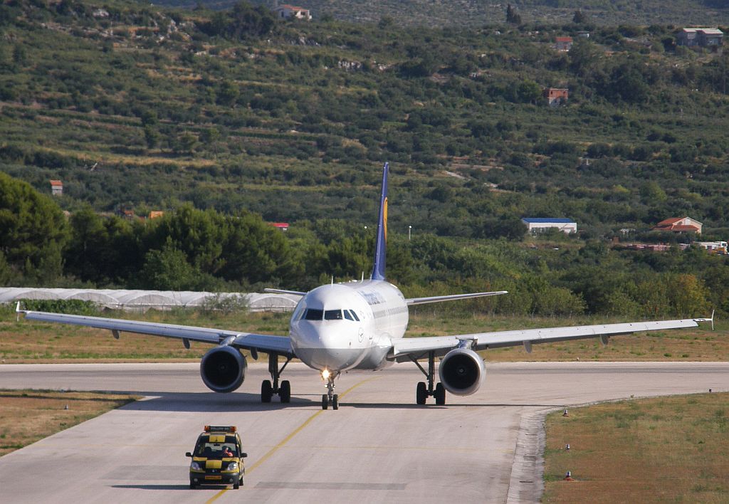 A319-112 Lufthansa Italia D-AKNI Split_Resnik (SPU/LDSP) August_7_2010