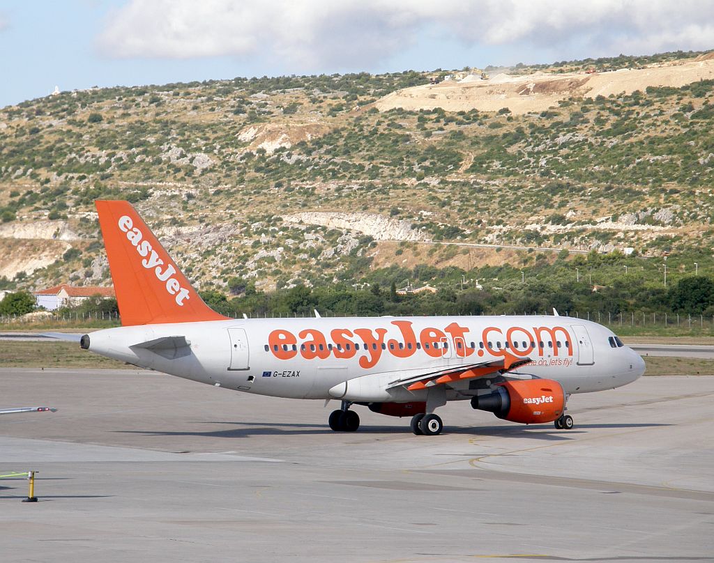 A319-111 EasyJet Airline G-EZAX Split_Resnik (SPU/LDSP) August_7_2010