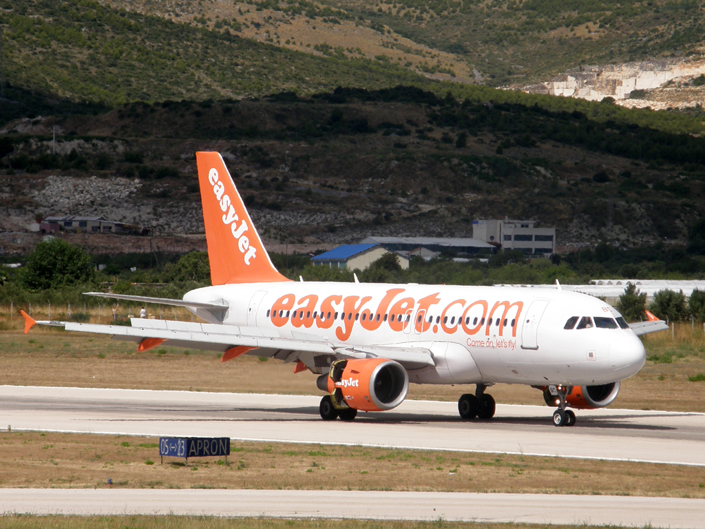 A319-111 EasyJet Airline G-EZBC Split_Resnik (SPU/LDSP) August_7_2010