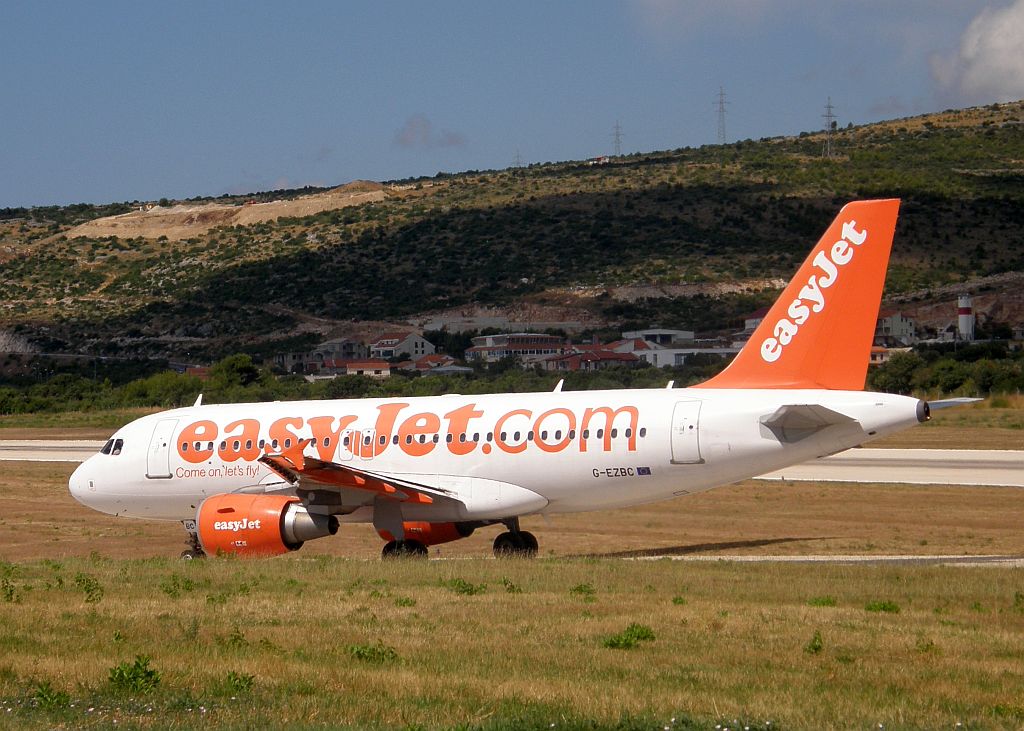 A319-111 EasyJet Airline G-EZBC Split_Resnik (SPU/LDSP) August_7_2010