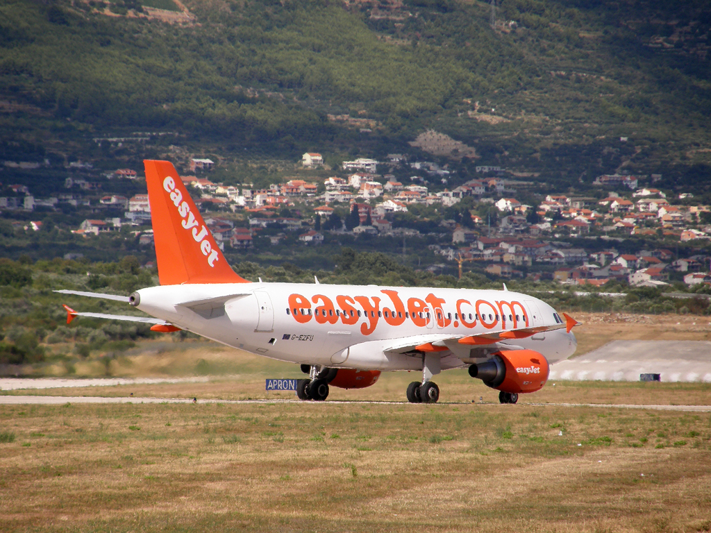 A319-111 EasyJet Airline G-EZFU Split_Resnik (SPU/LDSP) August_7_2010