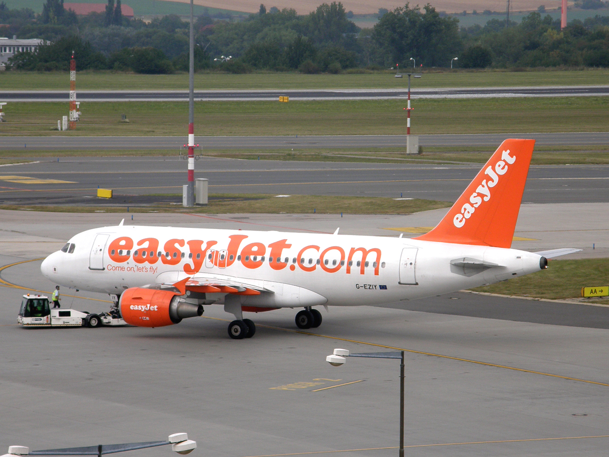 A319-111 EasyJet Airline G-EZIY Prague_Ruzyne (PRG/LKPR) August_22_2009