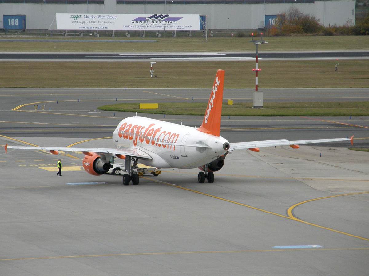 A319-111 EasyJet Airline G-EZDN Prague_Ruzyne (PRG/LKPR) October_28_2009