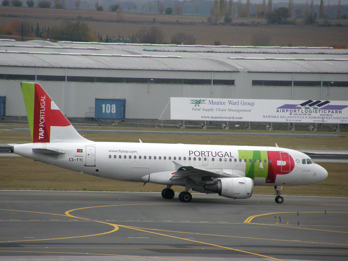 A319-111 TAP Portugal CS-TTI Prague_Ruzyne (PRG/LKPR) October_28_2009