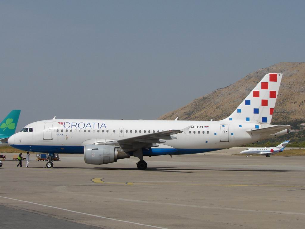 A319-112 Croatia Airlines 9A-CTI Dubrovnik_Cilipi September_7_2008