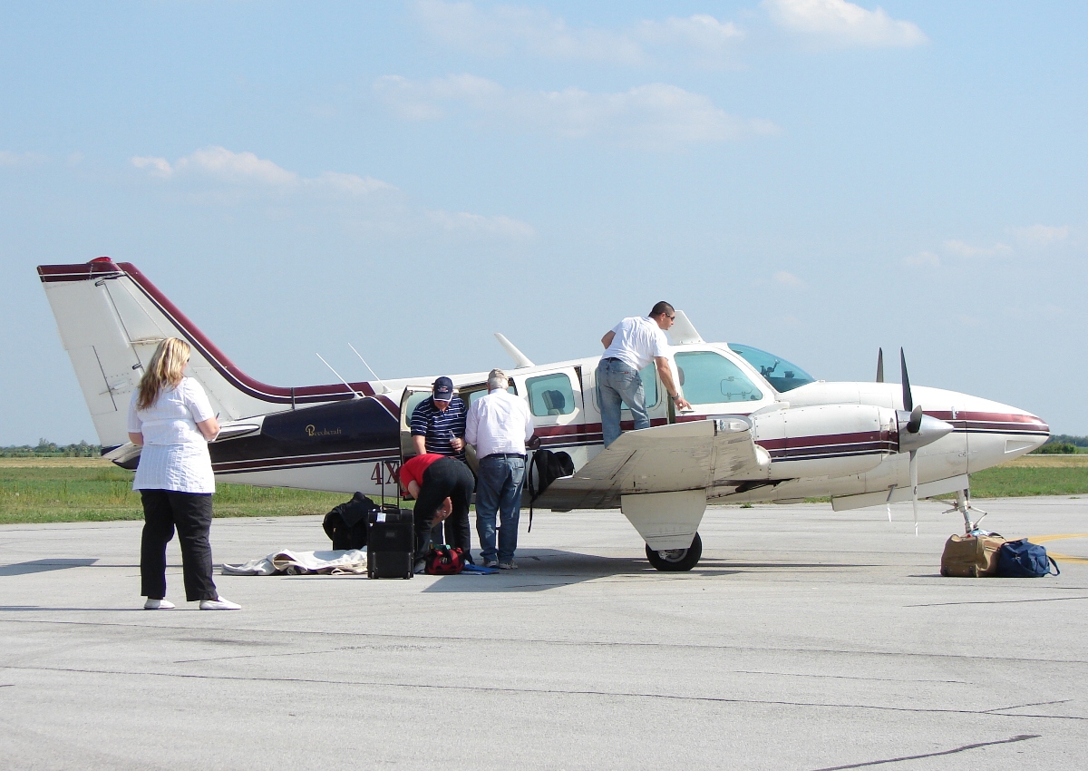 Beech B55 Baron Untitled 4X-DZJ Osijek-Klisa (OSI/LDOS) May_21_2009