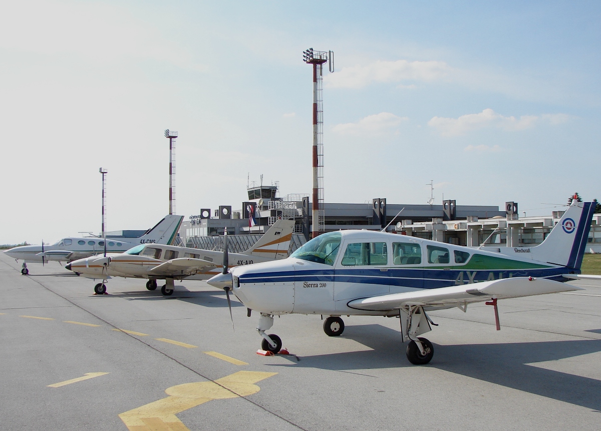 Beech C24R Sierra Untitled 4X-AIJ Osijek-Klisa (OSI/LDOS) May_21_2009