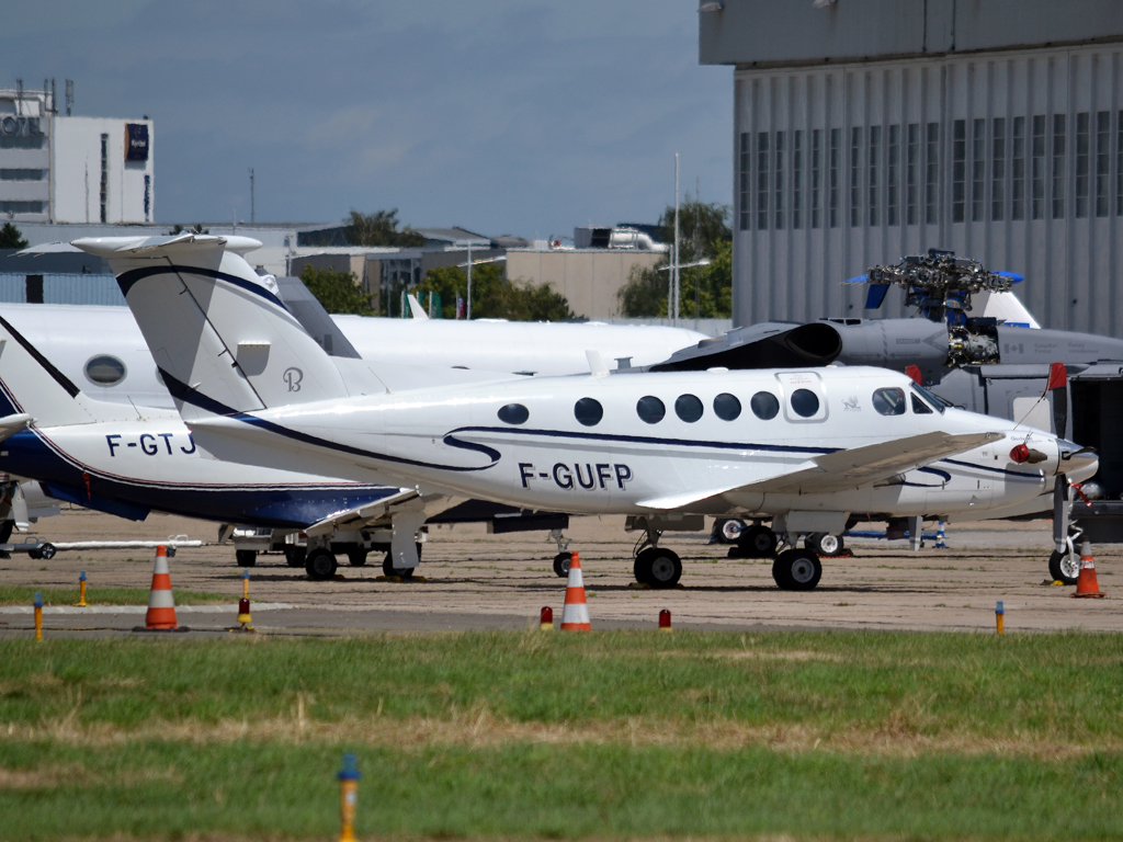 Raytheon B200 King Air Untitled F-GUFP Paris_Le_Bourget (LBG/LFPB) June_25_2011