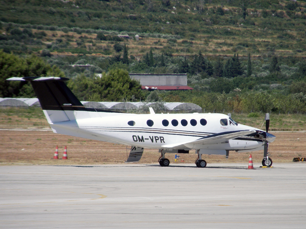 Hawker Beechcraft B200GT King Air VIP Wings OM-VPR Split_Resnik July_28_2010