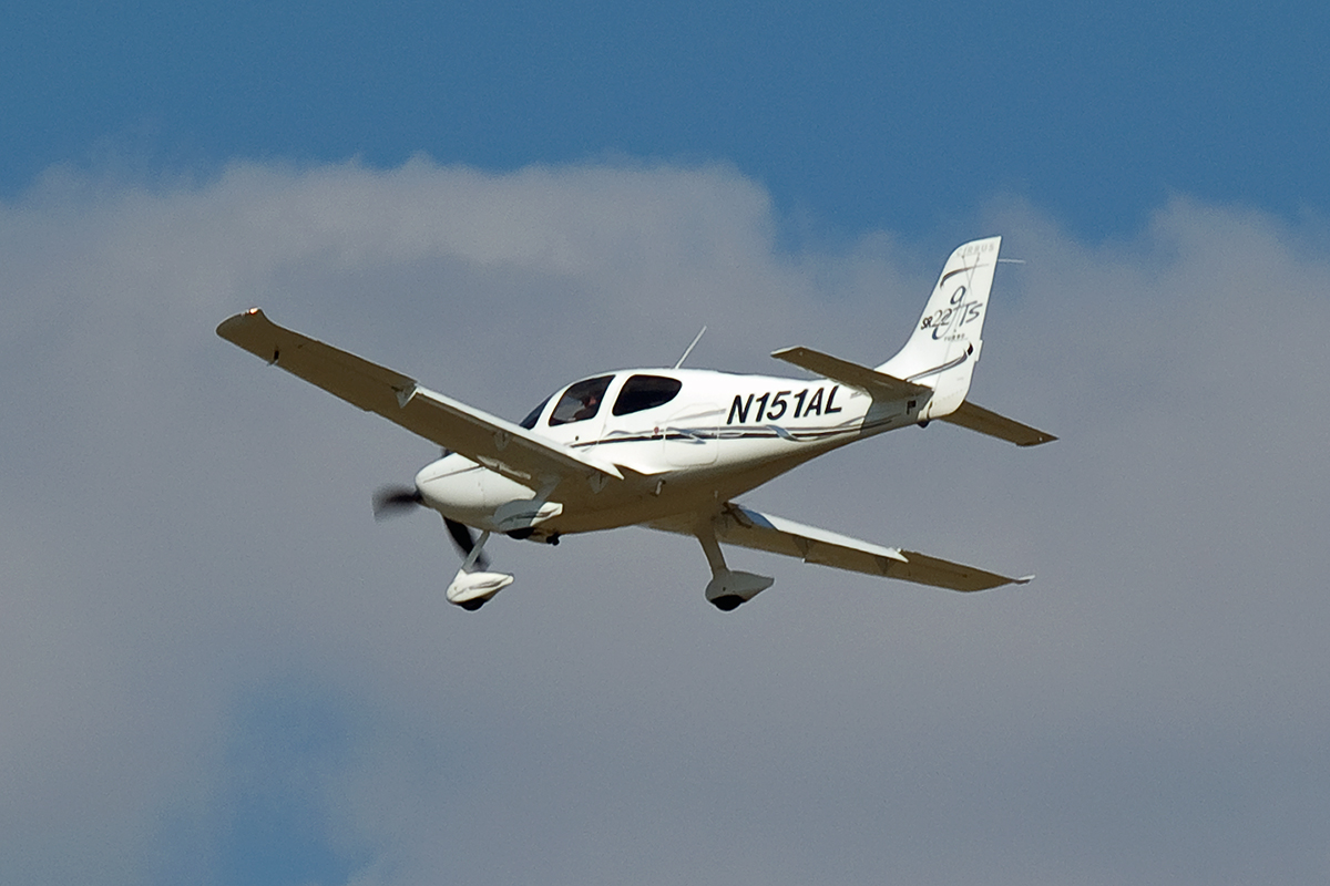 Cirrus SR-22 Untitled N151AL Wien_Schwechat April_8_2007