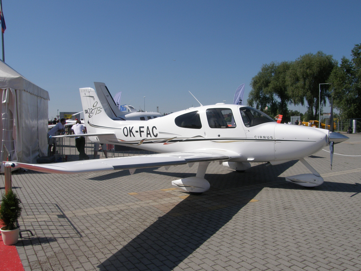 Cirrus SR-22 GTS Untitled OK-FAC Prague_Letnany (LKLT) May_24_2009