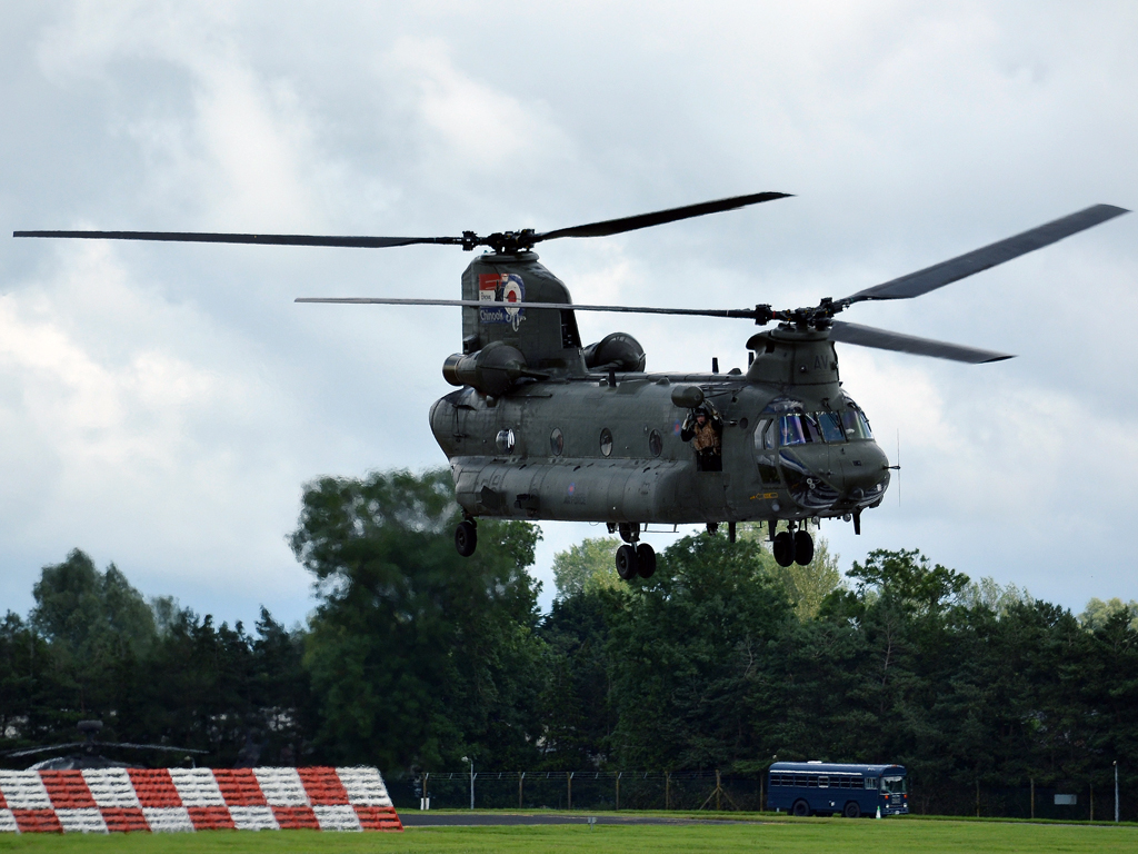 Boeing HC2 Chinook 352 UK Royal Air Force ZA714 Fairford (FFD/EGVA) July_07_2012