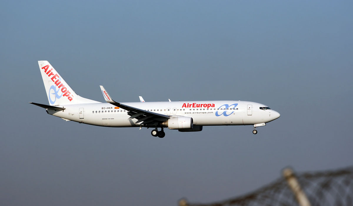 B737-85P AirEuropa EC-HKR Zagreb_Pleso November_26_2008