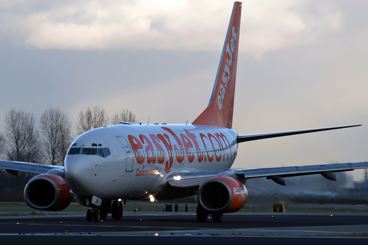 B737-73V EasyJet Airline G-EZJW Amsterdam_Schiphol March_24_2008