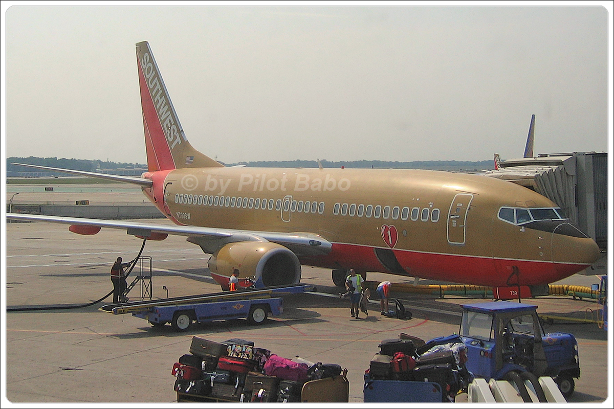 B737-7H4 Southwest Airlines N730SW Detroit Metropolitan Wayne County Airport August_2_2007