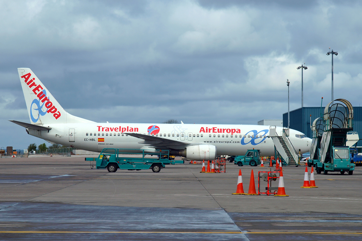 B737-85P Air Europa EC-HBL Cork April_11_2009