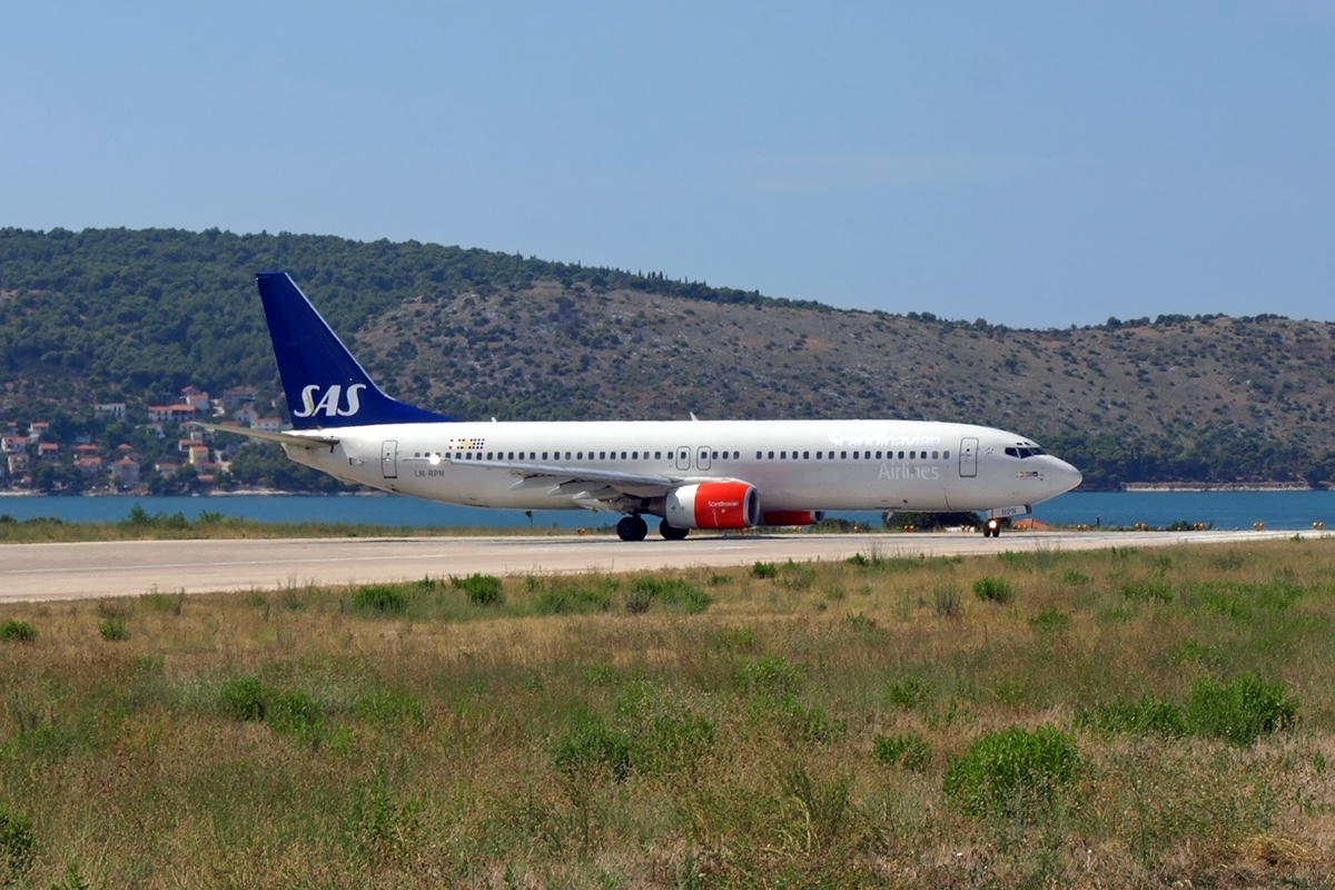 B737-883 Scandinavian Airlines - SAS LN-RPN Split_Resnik August_9_2008