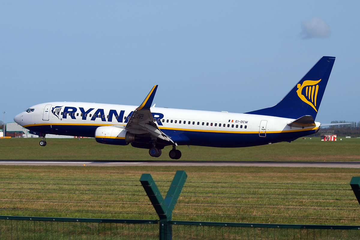 B737-8AS Ryanair EI-DCW Dublin_Collinstown April_5_2009