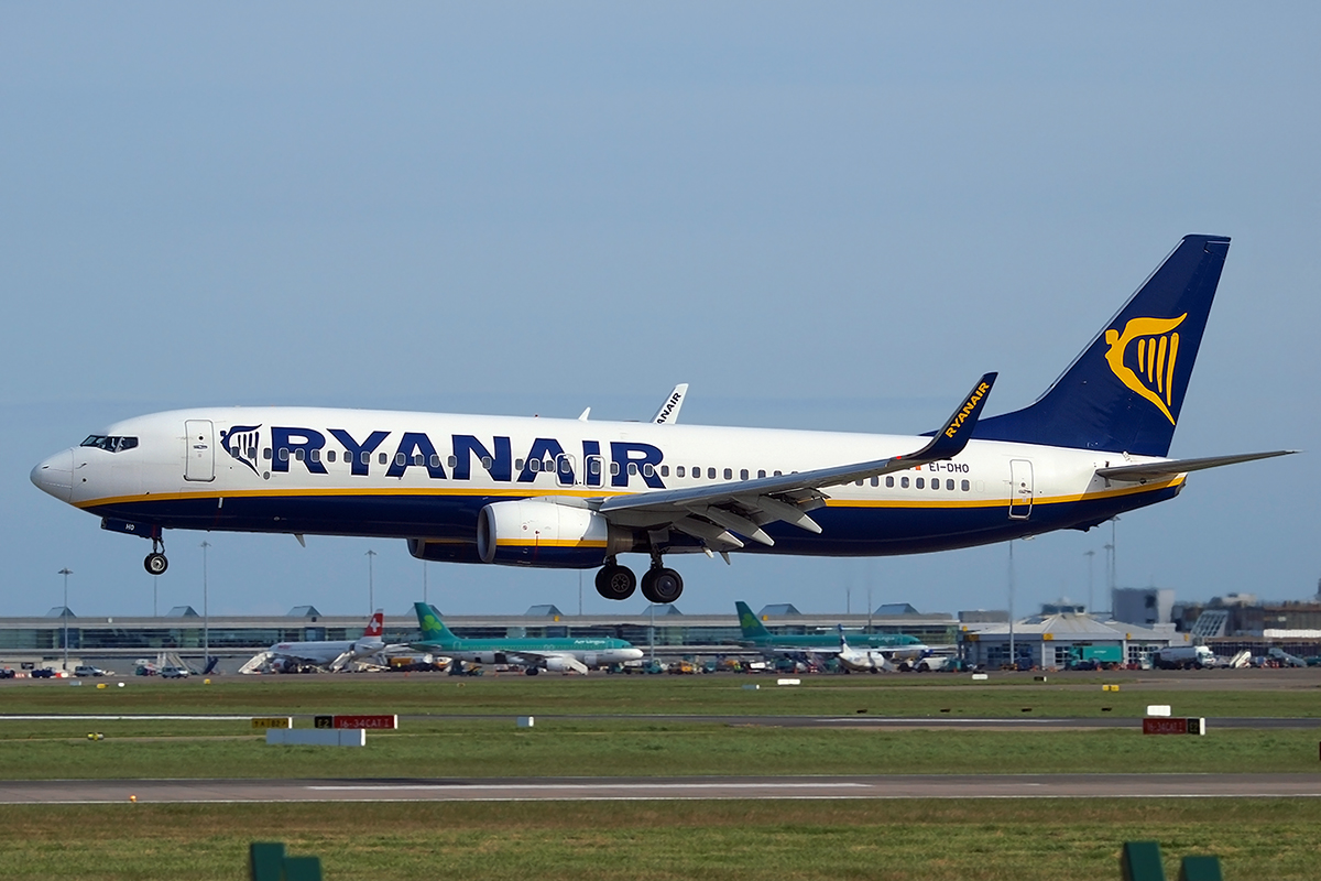 B737-8AS Ryanair EI-DHO Dublin_Collinstown April_5_2009