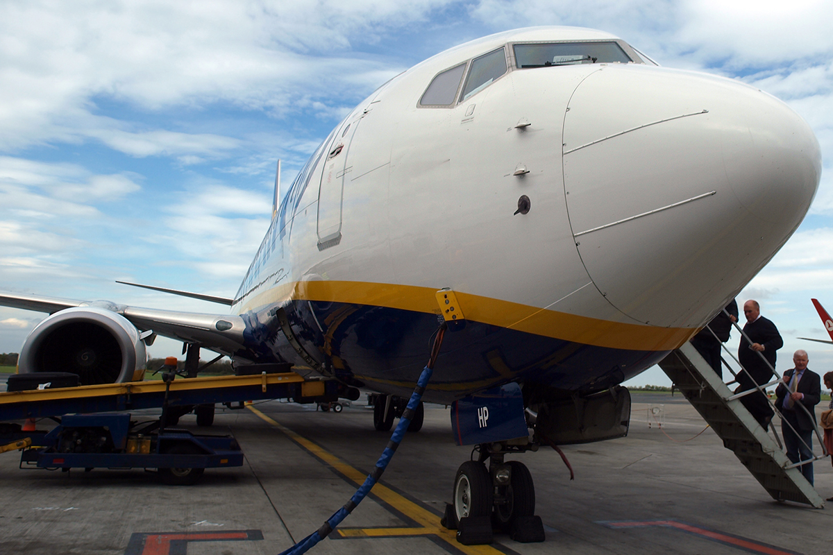 B737-8AS Ryanair EI-DHP Dublin_Collinstown April_22_2009