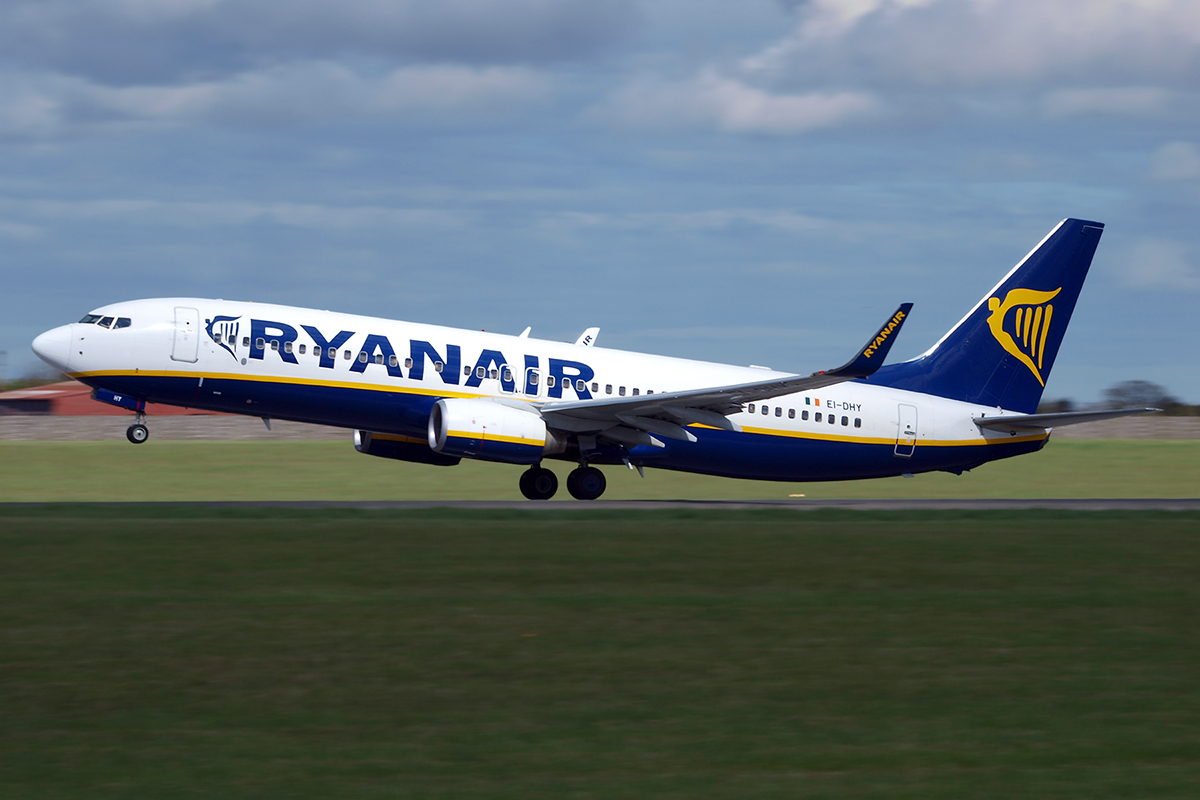 B737-8AS Ryanair EI-DHY Dublin_Collinstown April_10_2009