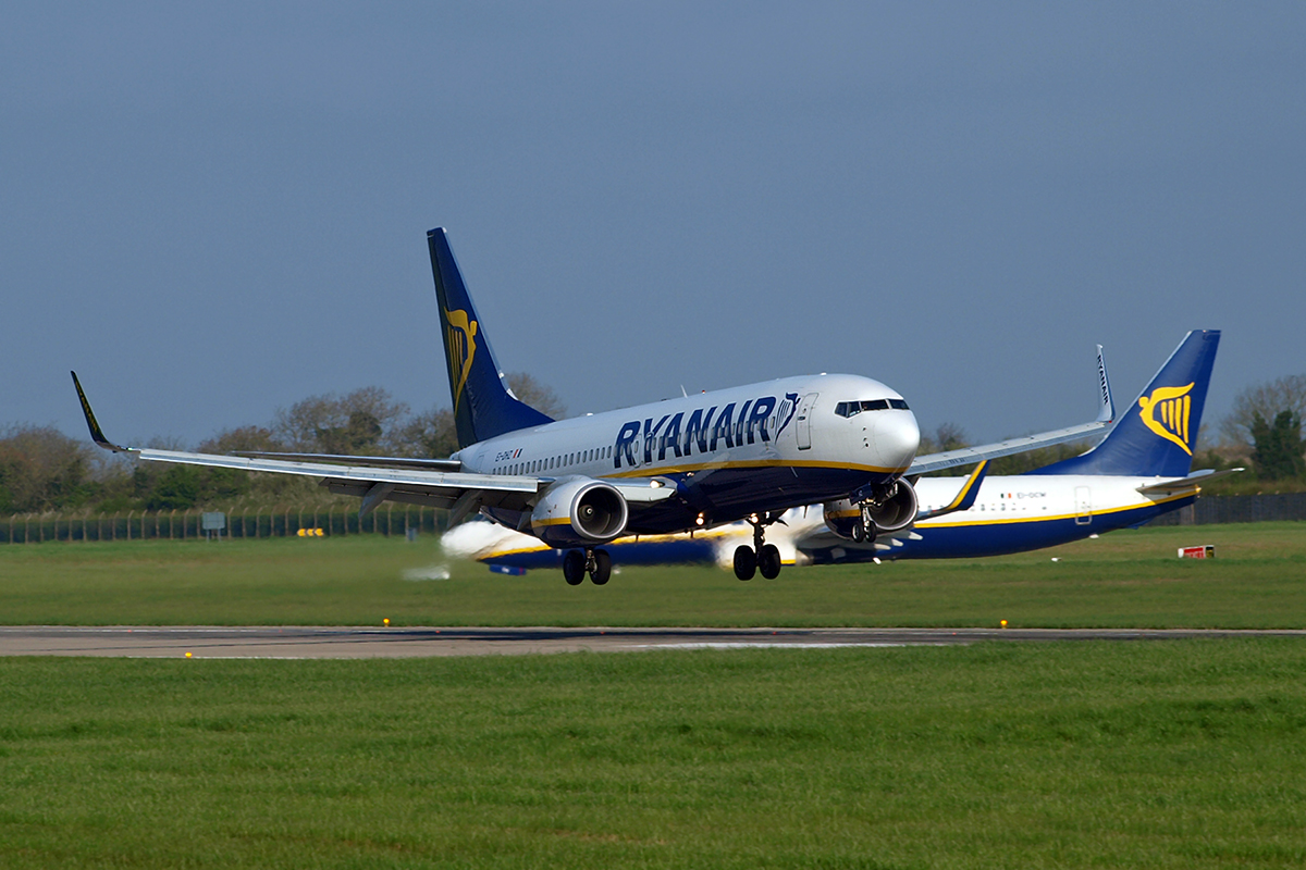 B737-8AS Ryanair EI-DHZ Dublin_Collinstown April_18_2009