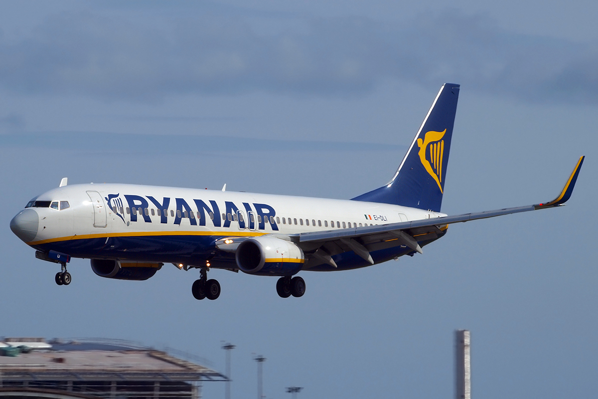 B737-8AS Ryanair EI-DLI Dublin_Collinstown April_5_2009