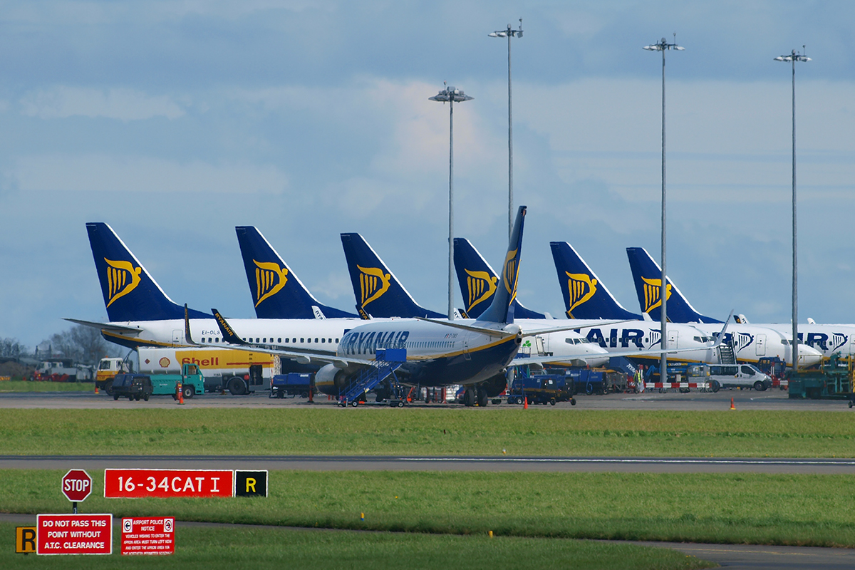 B737-8AS Ryanair EI-DLS Dublin_Collinstown April_10_2009