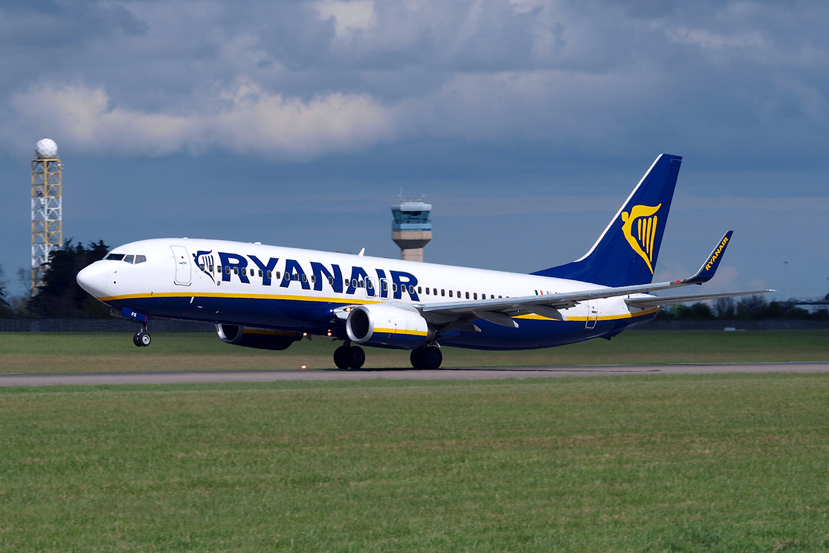 B737-8AS Ryanair EI-DPX Dublin_Collinstown April_10_2009